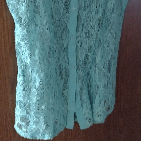 Women's see-thru button down sleeveless shirt - Picture 3 of 3